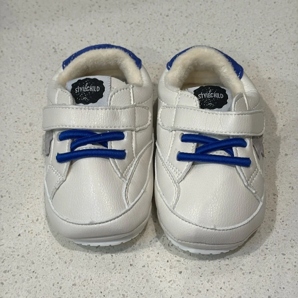 Style Child white blue star embroidered lace up strap baby sneakers size EU 19